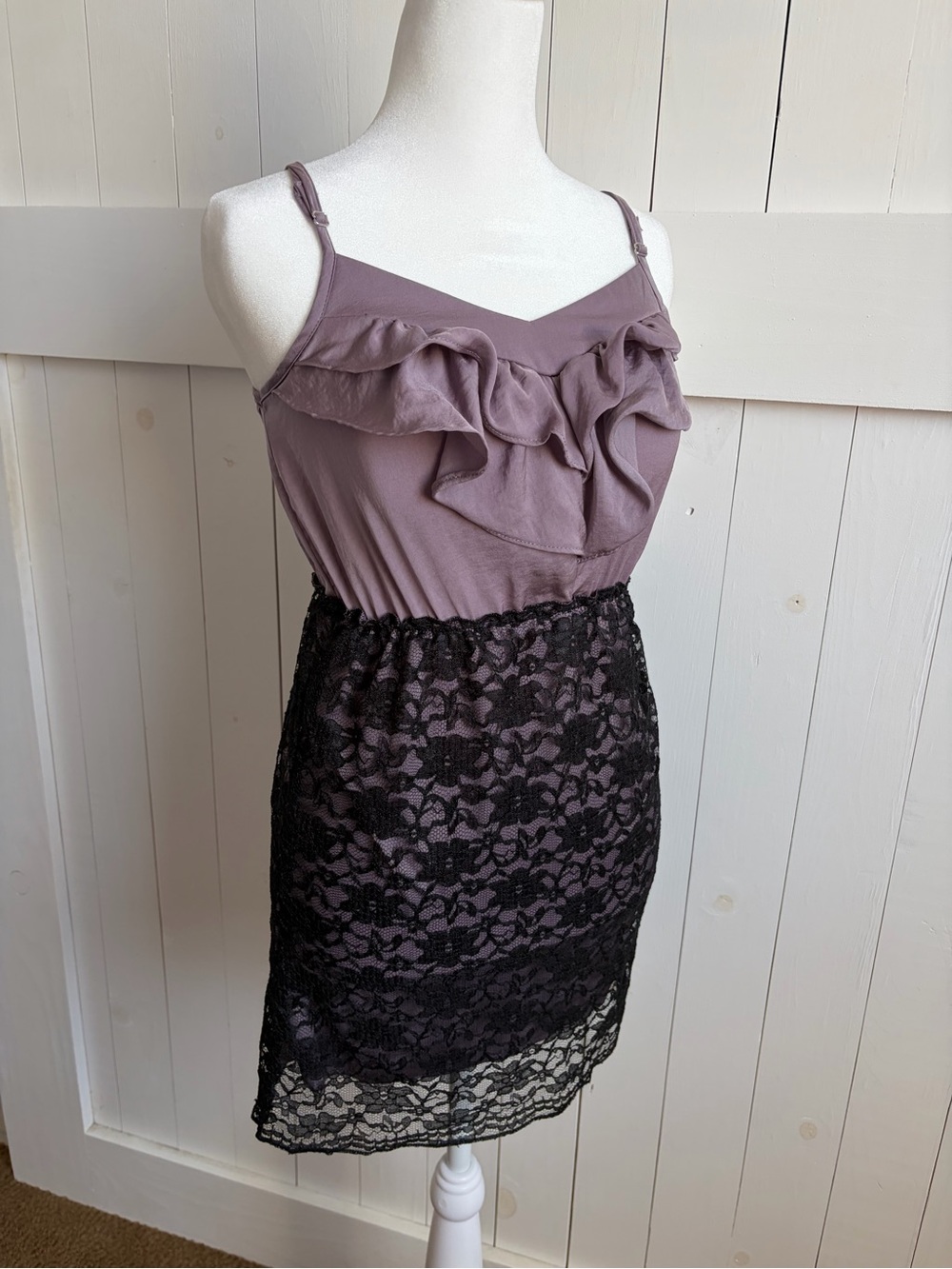 Lace Ruffle Dress - Picture 4 of 6